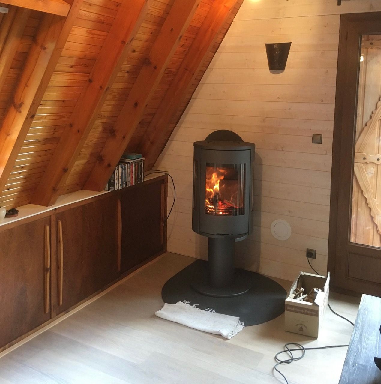 Contura — Sur pieds